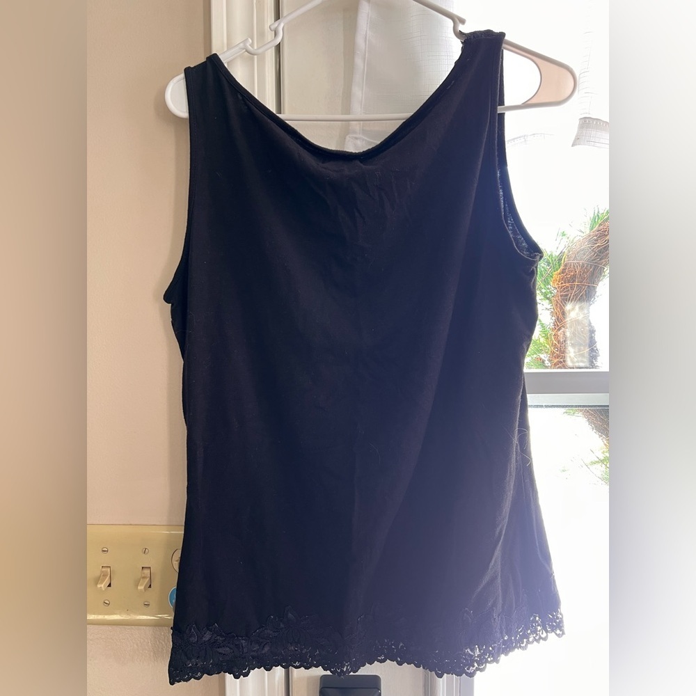 Black Lace trimmed Tank Top - Picture 3 of 3